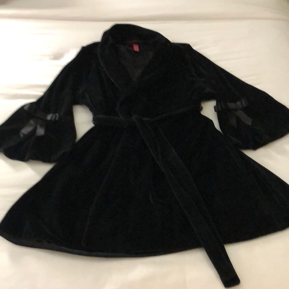 Betsy Johnson Robe - Picture 1 of 6